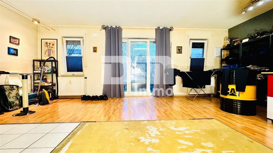 Kompaktes EG Apartment mit Terrasse, Kellerraum und KFZ Stellplatz - Wohn / Schlafbereich / offene Küche